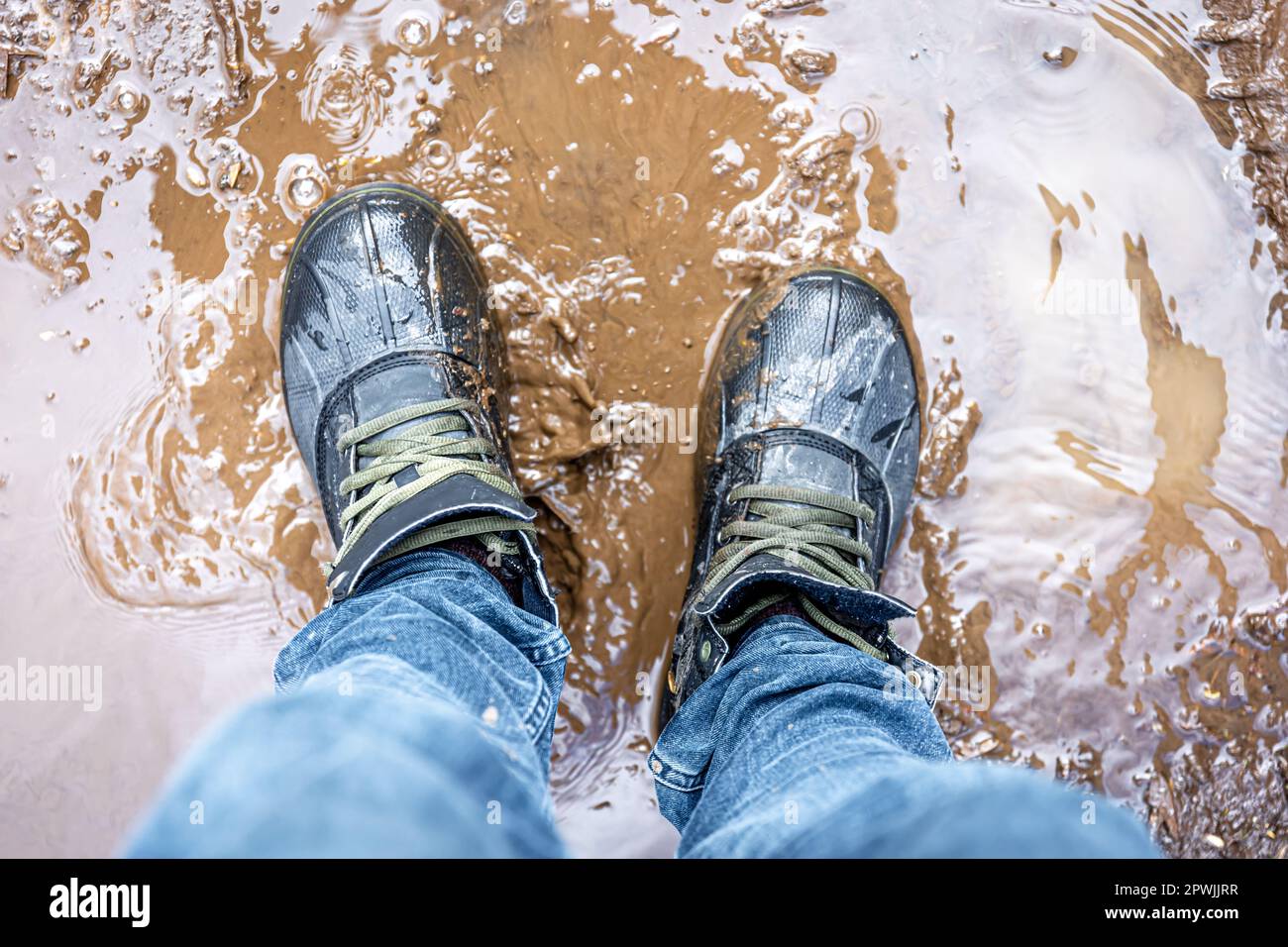 View from above on pair of trekking shoes in a mud Stock Photo - Alamy