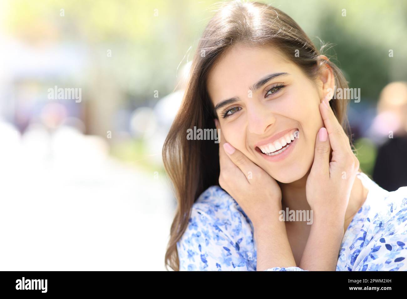 Beauty woman with perfect smile looking at camera in the street Stock Photo