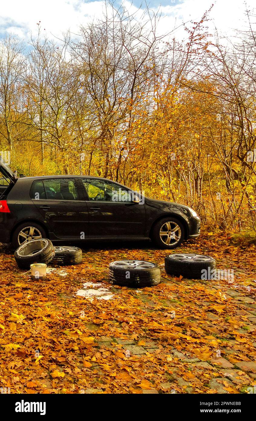 Change tires on sports car in the golden autumn in Leherheide