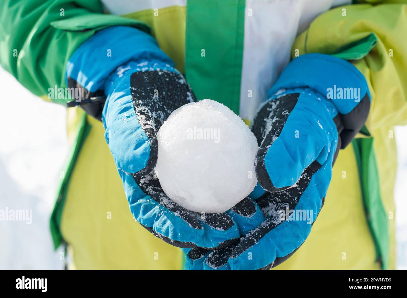 Snowball image hi-res stock photography and images - Alamy