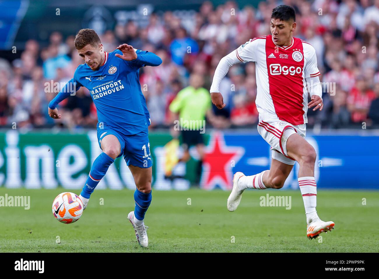 30-04-2023: Sport: Ajax v PSV KNVB Beker finale  ROTTERDAM, NETHERLANDS - APRIL 30: Thorgan Hazard (PSV Eindhoven) and Edson Alvarez (Ajax) during the Stock Photo