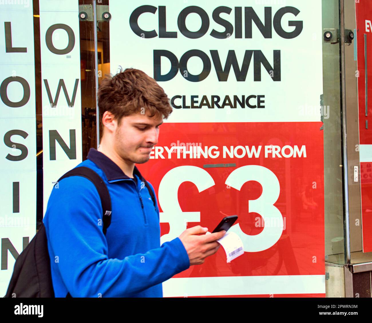 Glasgow, Scotland, UK 1st May, 2023. UK Weather: Sunny Mayday in the city as the workers went about their business. Sauchiehall street the former shopping star fallen from glory to a street of retail shame.  Credit Gerard Ferry/Alamy Live News Stock Photo