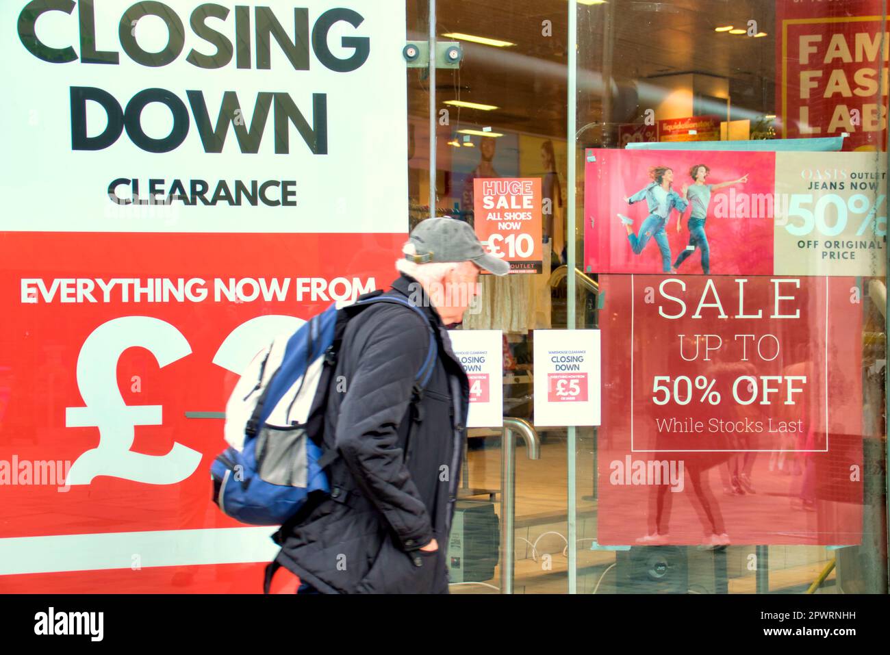 Glasgow, Scotland, UK 1st May, 2023. UK Weather: Sunny Mayday in the city as the workers went about their business. Sauchiehall street the former shopping star fallen from glory to a street of retail shame.  Credit Gerard Ferry/Alamy Live News Stock Photo