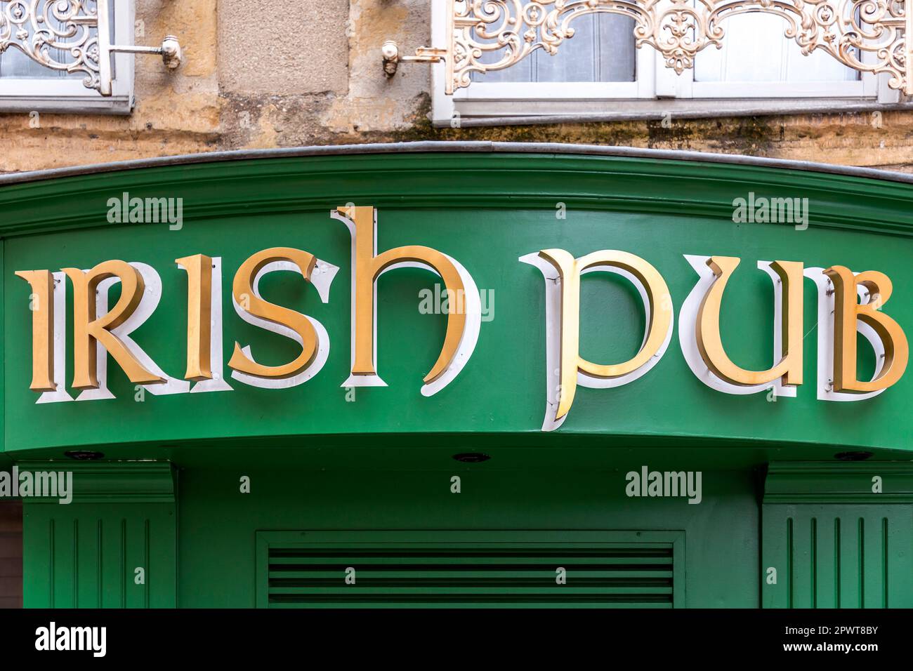 Brass sign of a traditional Irish pub in Metz, France Stock Photo Alamy