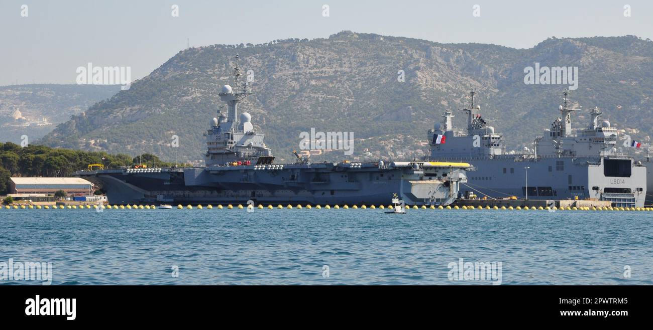 Nuclear-powered aircraft carrier Charles de Gaulle of the french navy ...