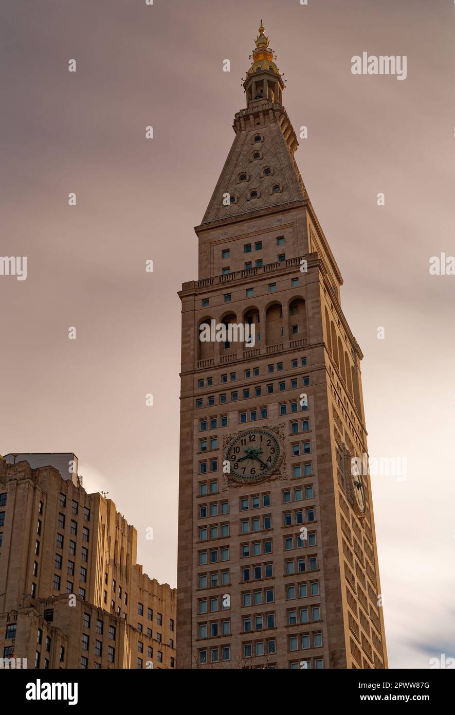 Metropolitan Life Tower, 1 Madison Avenue, in the early morning light ...