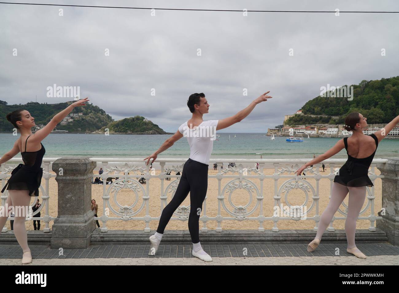 Dance on the railing of La ConchaDay of the dance ballet railing of La
