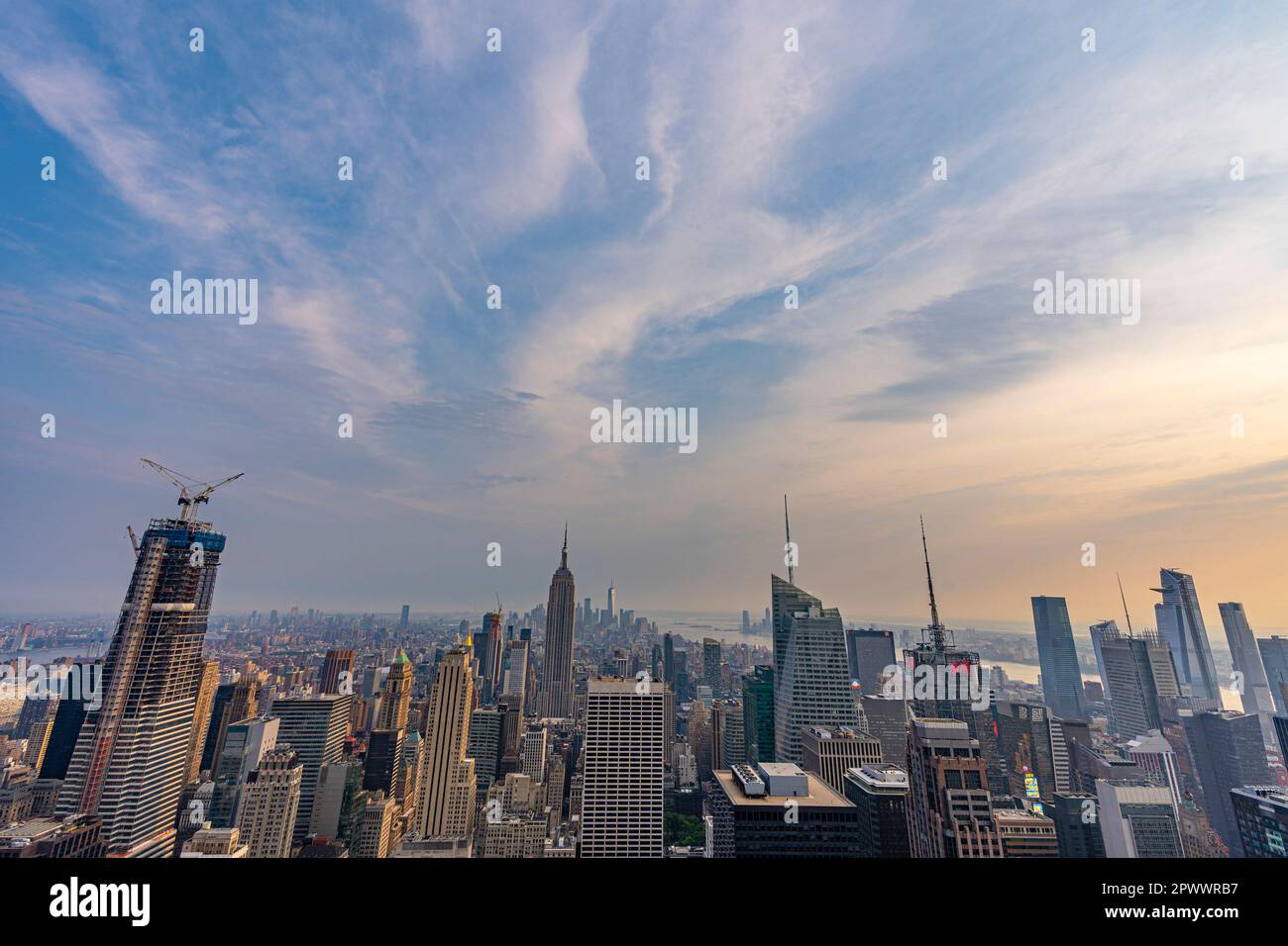 Manhattan Midtown with a view of the city Stock Photo - Alamy