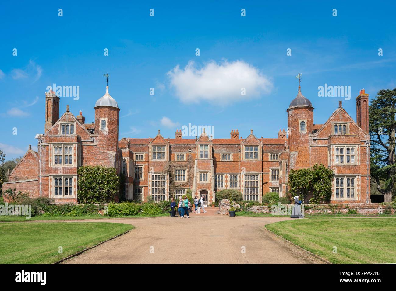 Kentwell Hall Suffolk, view in summer of Kentwell Hall - a well preserved  mid-16th century country house in Long Melford, Suffolk, England, UK Stock Photo