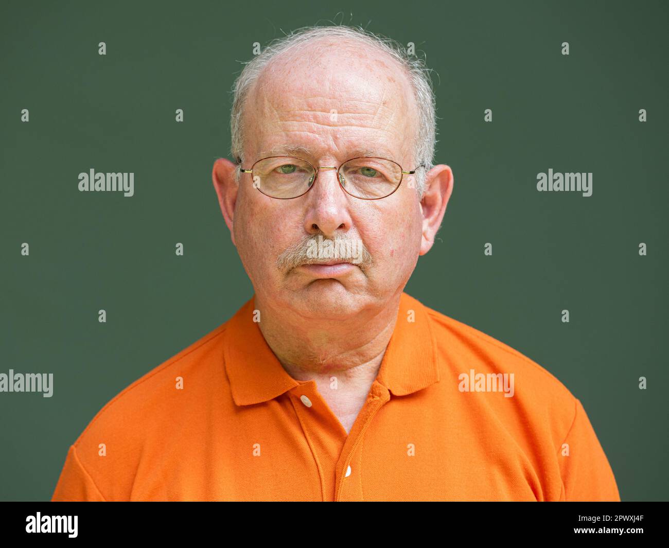 Grey haired old man hi-res stock photography and images - Alamy
