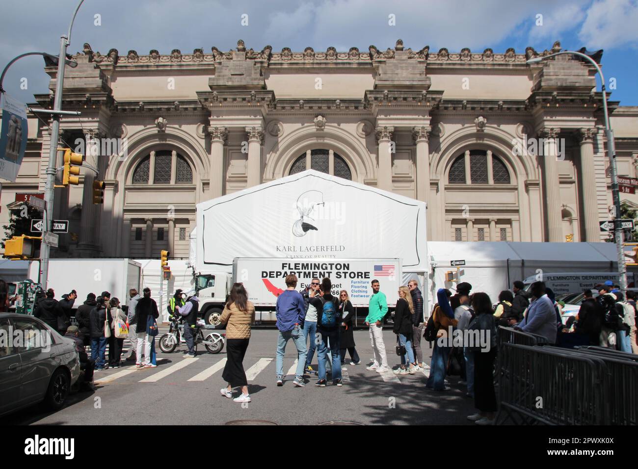 01-may-2023-usa-new-york-onlookers-and-fans-wait-outside-the