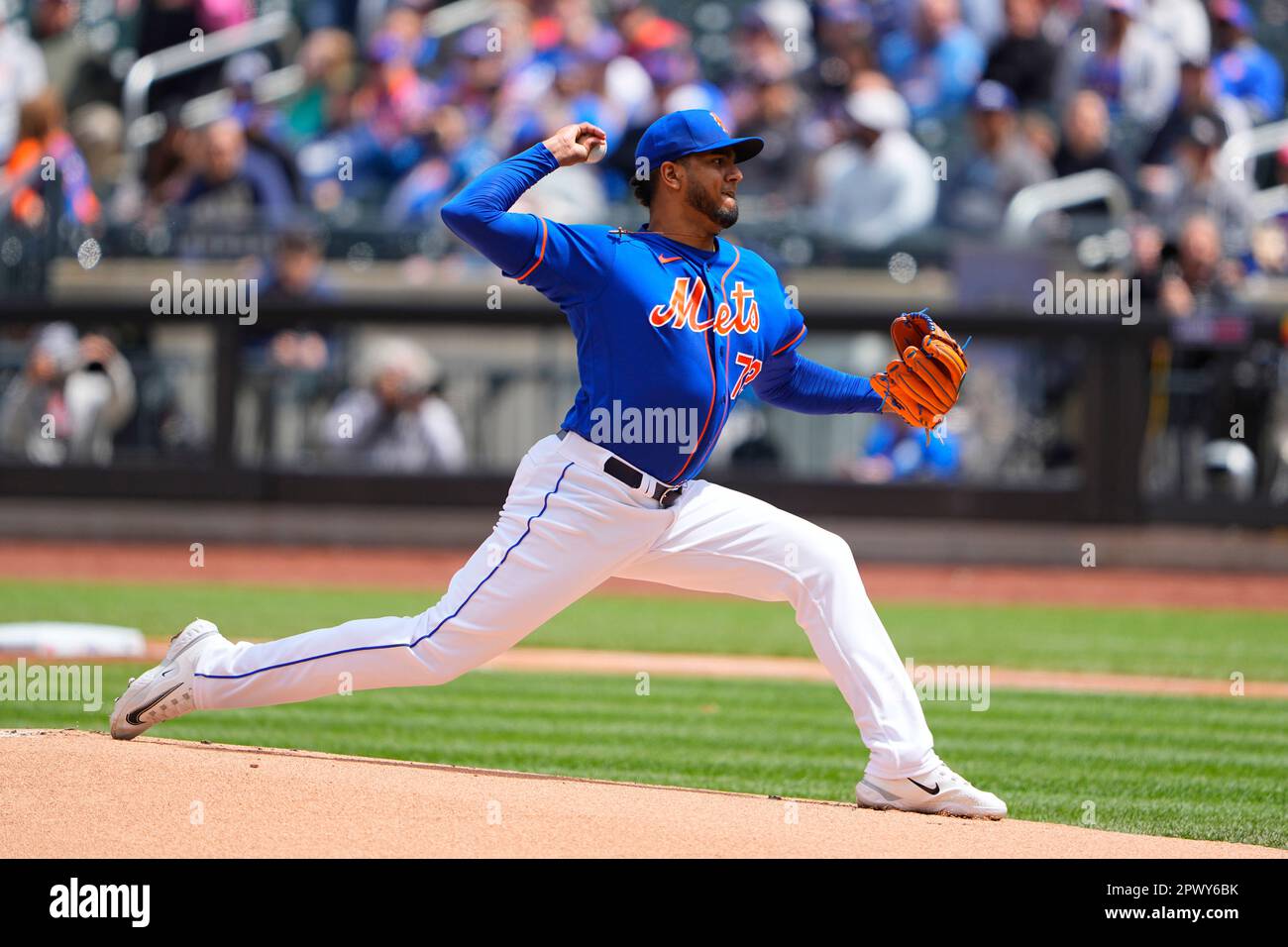 FLUSHING, NY - AUGUST 28: New York Mets Pitcher Tylor Megill (38) delivers  a pitch during the first inning of.a Major League Baseball game between the  Texas Rangers and the New York