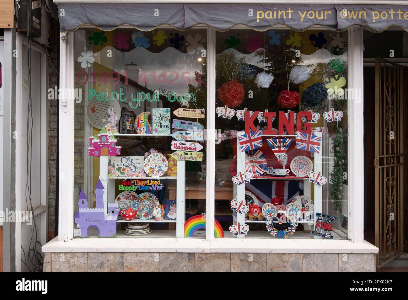 HenleyonThames, Oxfordshire, UK. 1st May, 2023. A paint your own