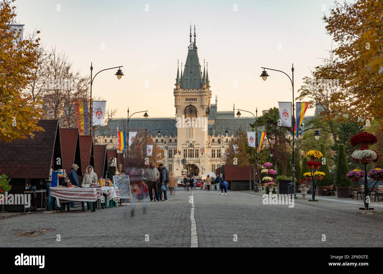 A picture of the Boulevard Stefan cel Mare si Sfant leading up to the