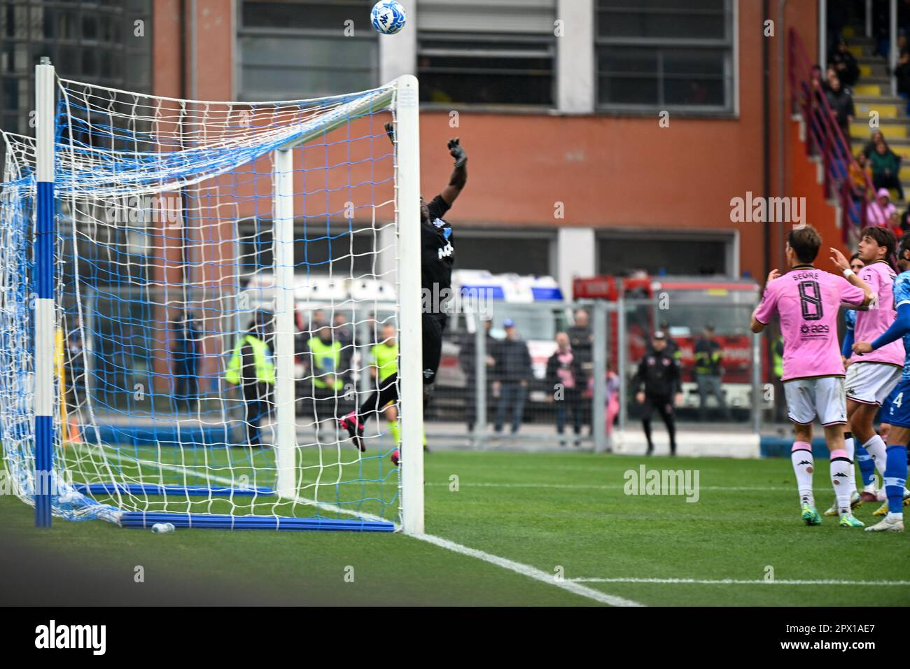 Como, Italy. 01st May, 2023. Como's Alfred Gomis in action during the Italian Serie BKT soccer match Como 1907 vs Palermo FC at the Comunale G. Sinigaglia stadium in Como, Italy, 1st of May 2023 Credit: Live Media Publishing Group/Alamy Live News Stock Photo
