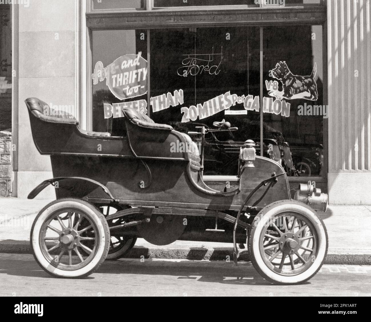 Historic car dealership hi-res stock photography and images - Alamy