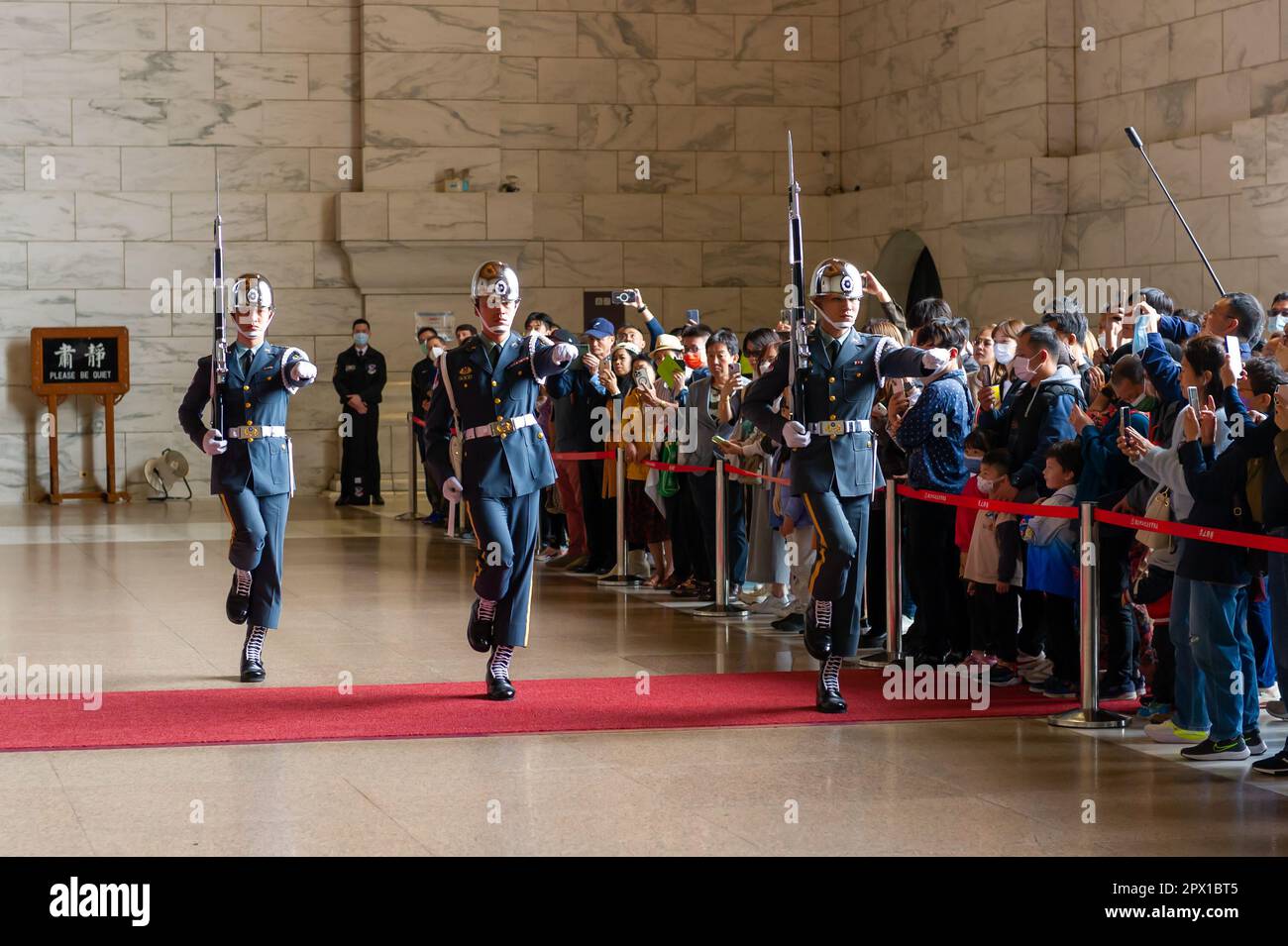 Changing of the guard at the National Chiang Kai-shek Memorial Hall ...