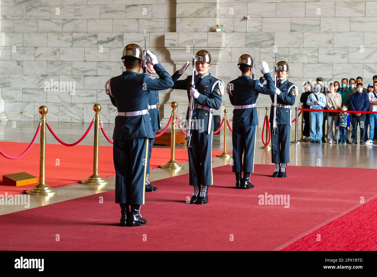 Changing of the guard at the National Chiang Kai-shek Memorial Hall ...