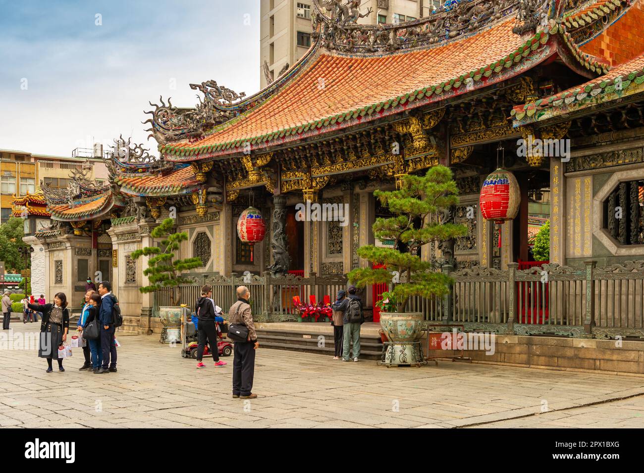 Longshan Temple, Taiwan, Taipei Stock Photo - Alamy image.