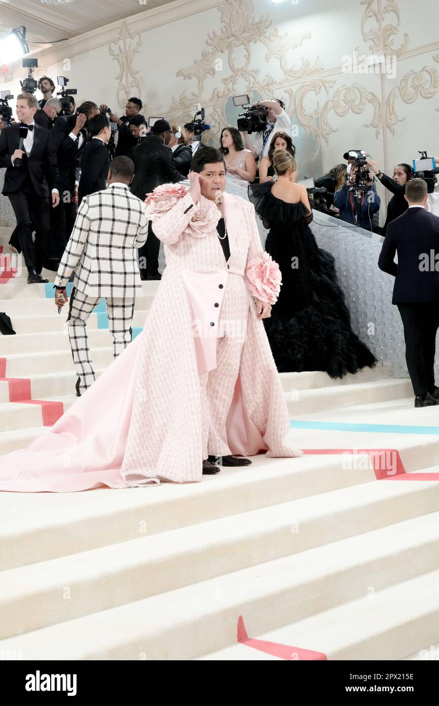 New York, USA. 01st May, 2023. Harvey Guillén on the red carpet during