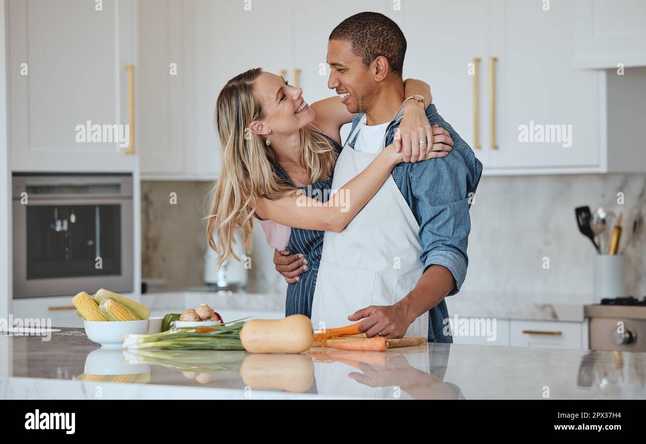 Couple kitchen interracial hug hi-res stock photography and images - Alamy