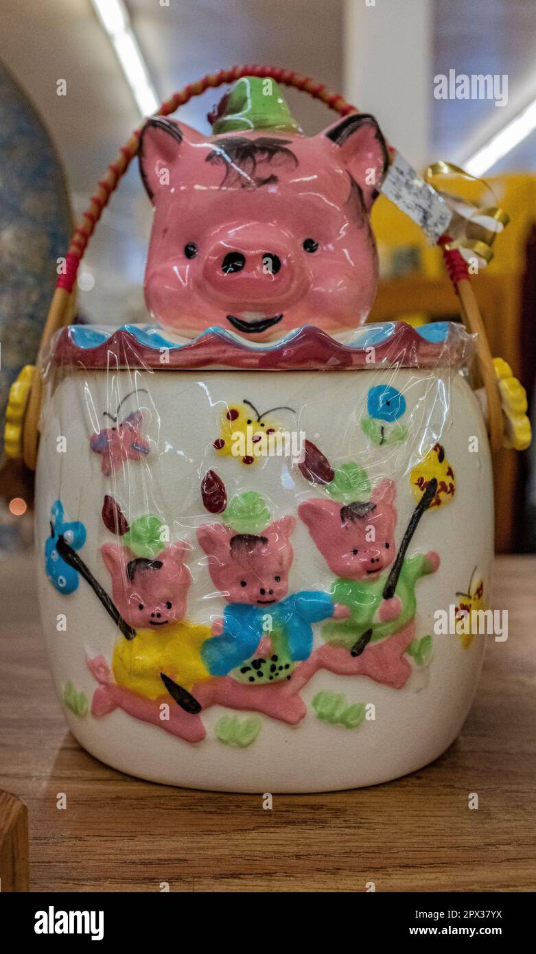 consignment shop items in Albuquerque, New Mexico Stock Photo Alamy