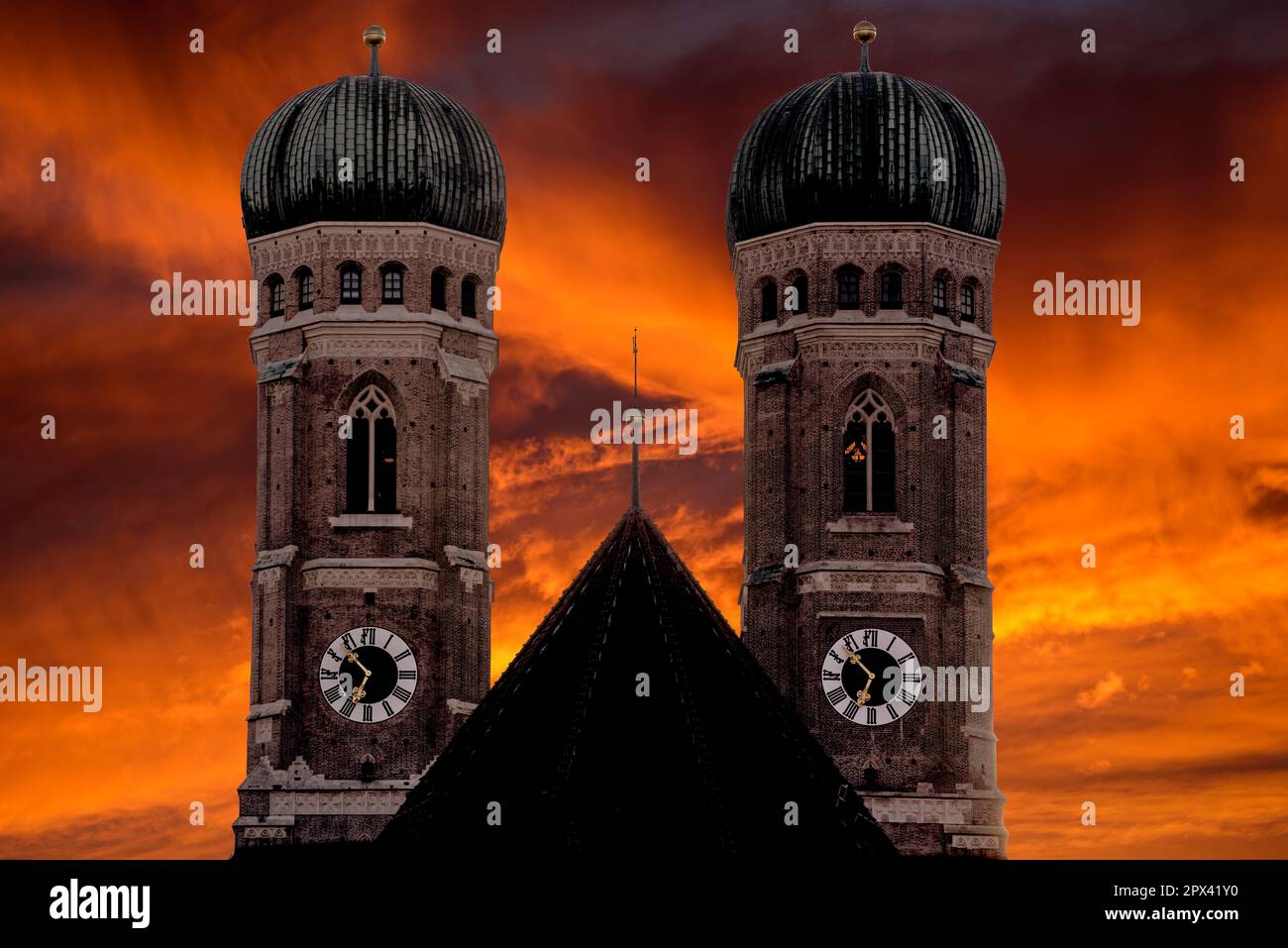 The silhouette of the two steeples of the Frauenkirche in Munich ...