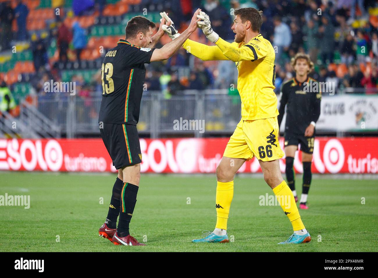 Venice, Italy. 01st May, 2023. Venezia celebrates the victory during the  Italian soccer Serie B match Venezia FC vs Modena FC on May 01, 2023 at the  Pier Luigi Penzo stadium in