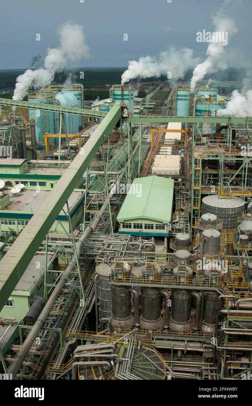 Pulp and paper mill, Riau, near Pekanbaru, Sumatra, Indonesia Stock Photo Alamy