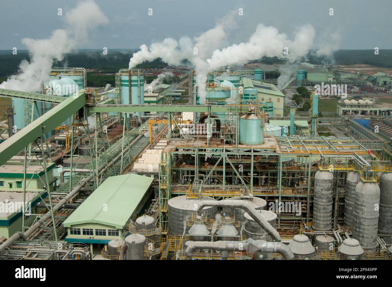 Pulp and paper mill, Riau, near Pekanbaru, Sumatra, Indonesia Stock