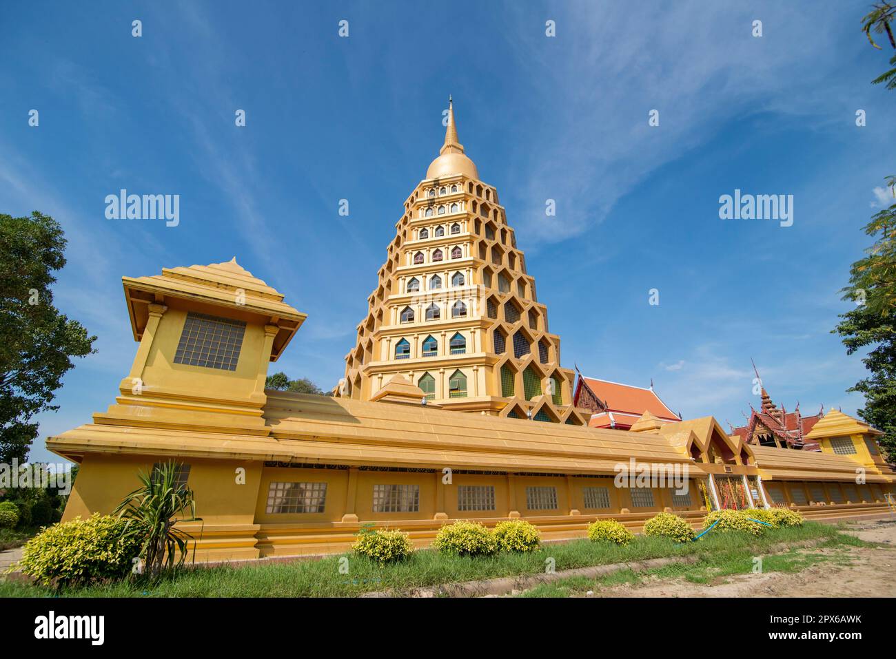 the Wat Tha It Ang Thong in the City of Ang Thong in the Province of