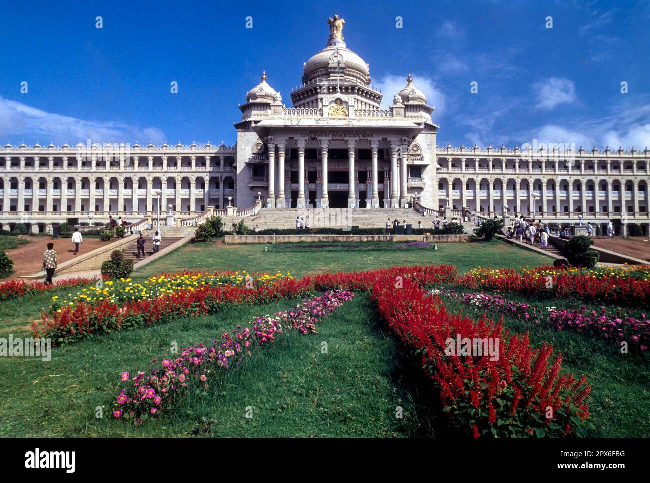 Vidhana Soudha, the Karnataka secretariat built in1956, India's largest legeslative official structure in Bengaluru Bangalore, Karnataka, South Stock Photo