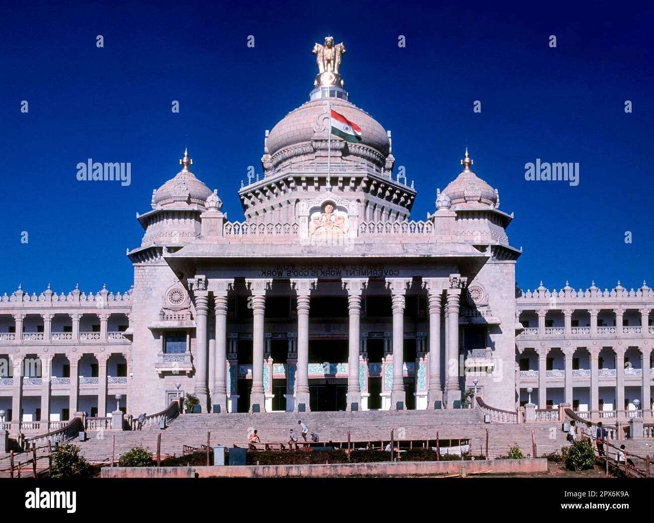 Vidhana Soudha, the Karnataka secretariat built in1956, India's largest legeslative official structure in Bengaluru Bangalore, Karnataka, South Stock Photo