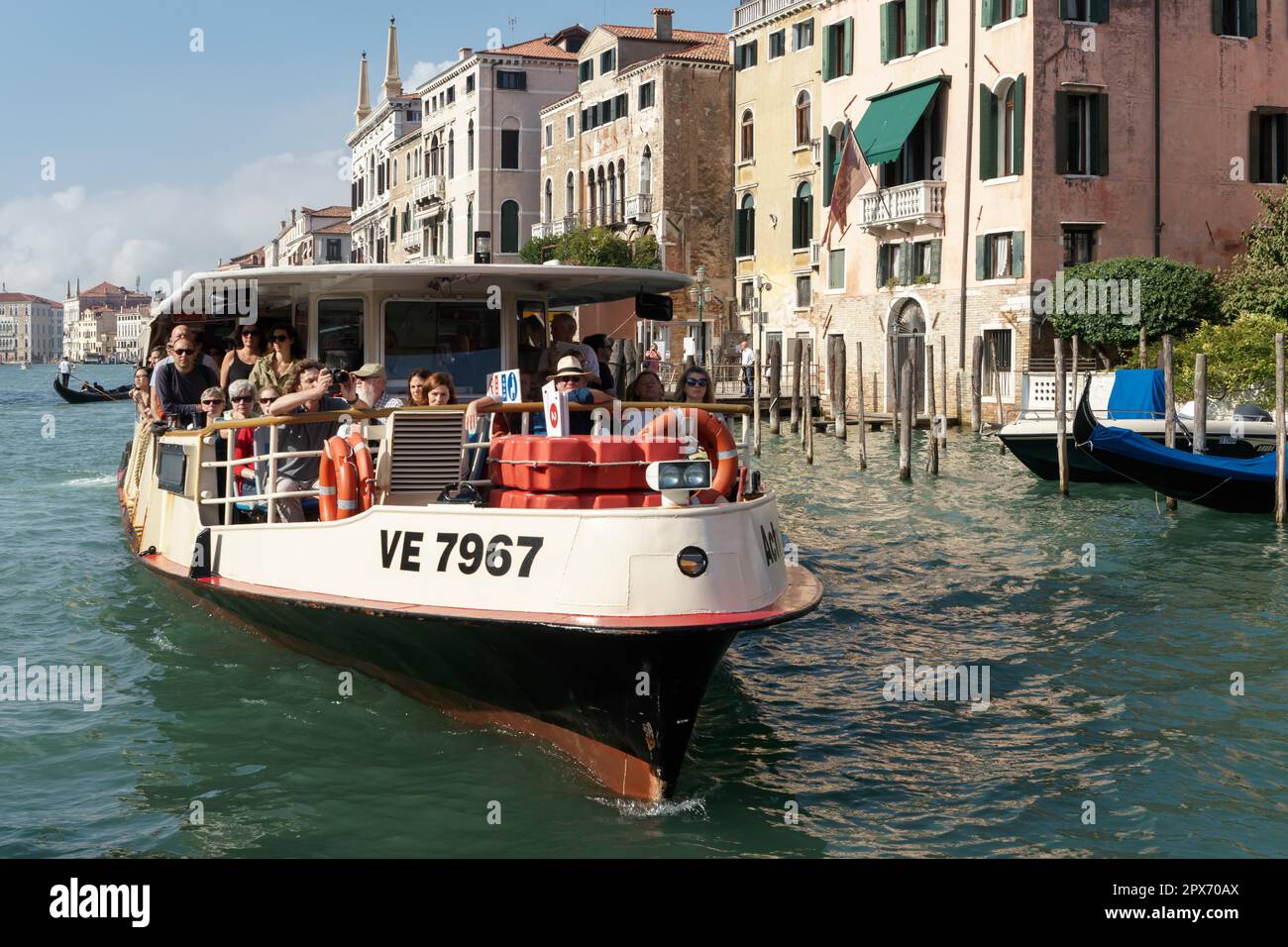Venice, Italy- February 26th, 2011: Image Of A Vaporetto Reaching The  Zattere Station On The Grand Canal In Venice During The Carnival Days.  Vaporeto Is A Motorised Waterbus Which Ply Regular Routes