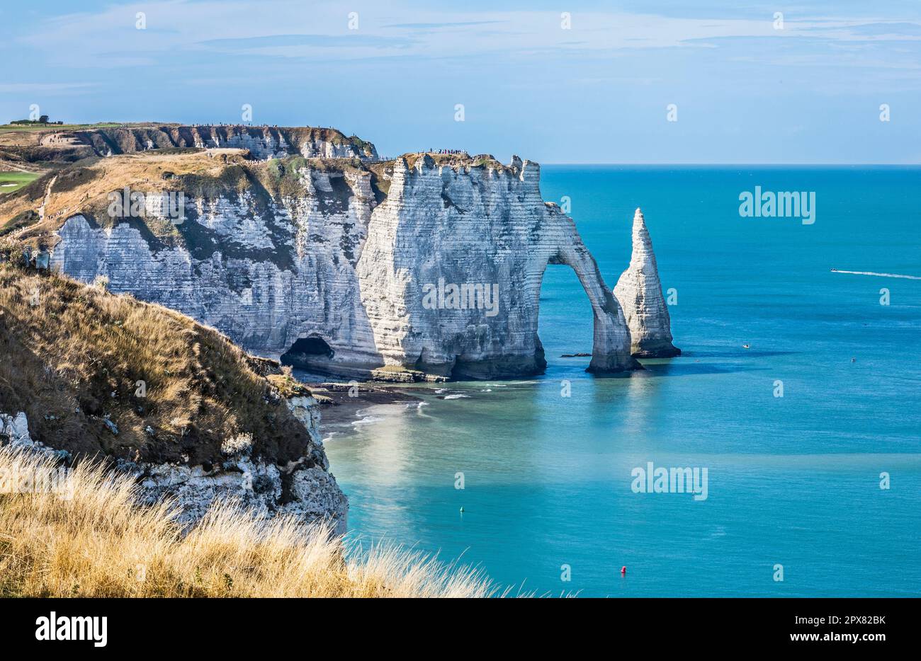the 70m-high chalk cliff of Falaise d'Aval at Étretat on the Côte d'Albâtre (Alabaster Coast) with  the natural arch of Porte d'Aval and the prominent Stock Photo