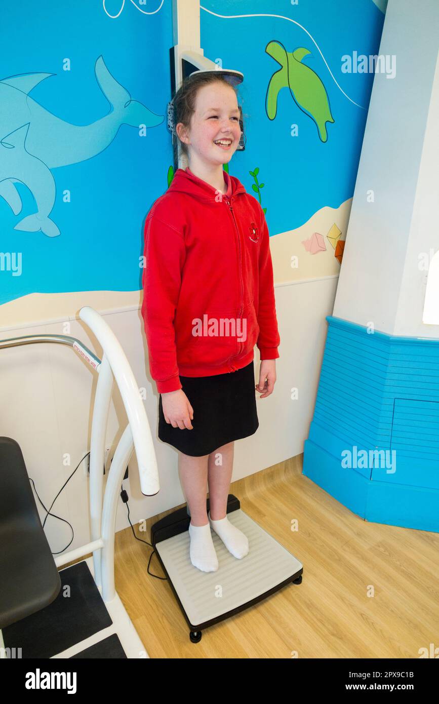 https://c8.alamy.com/comp/2PX9C1B/eleven-11-year-old-girl-in-a-paediatric-hospital-setting-having-her-height-measured-by-a-machine-scale-that-can-also-measure-weight-hospital-uk-134-2PX9C1B.jpg