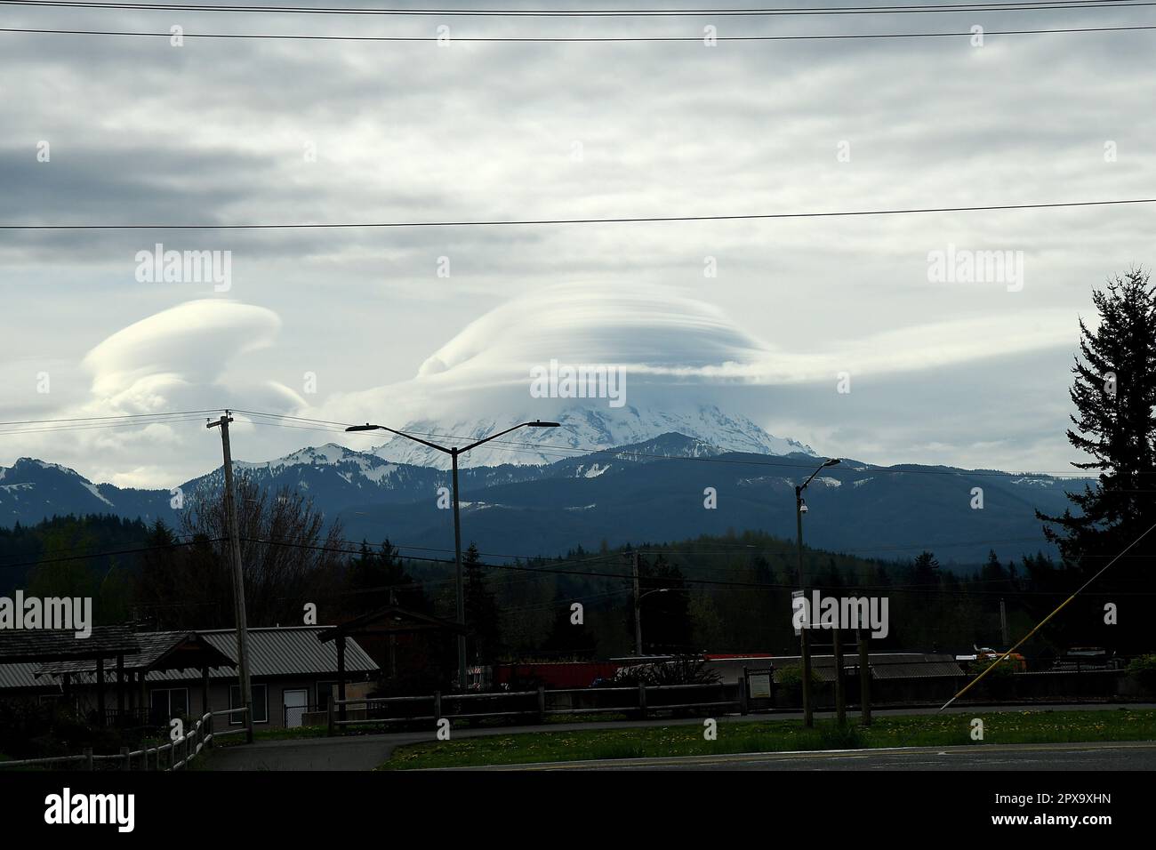 BbUCKELY/WASHINGTON/USA  21.April 2019/ .View of great mount rainer in washington state, view from Buckley washington, usa .(Photo..Francis Dean / Dean Pictures) Stock Photo
