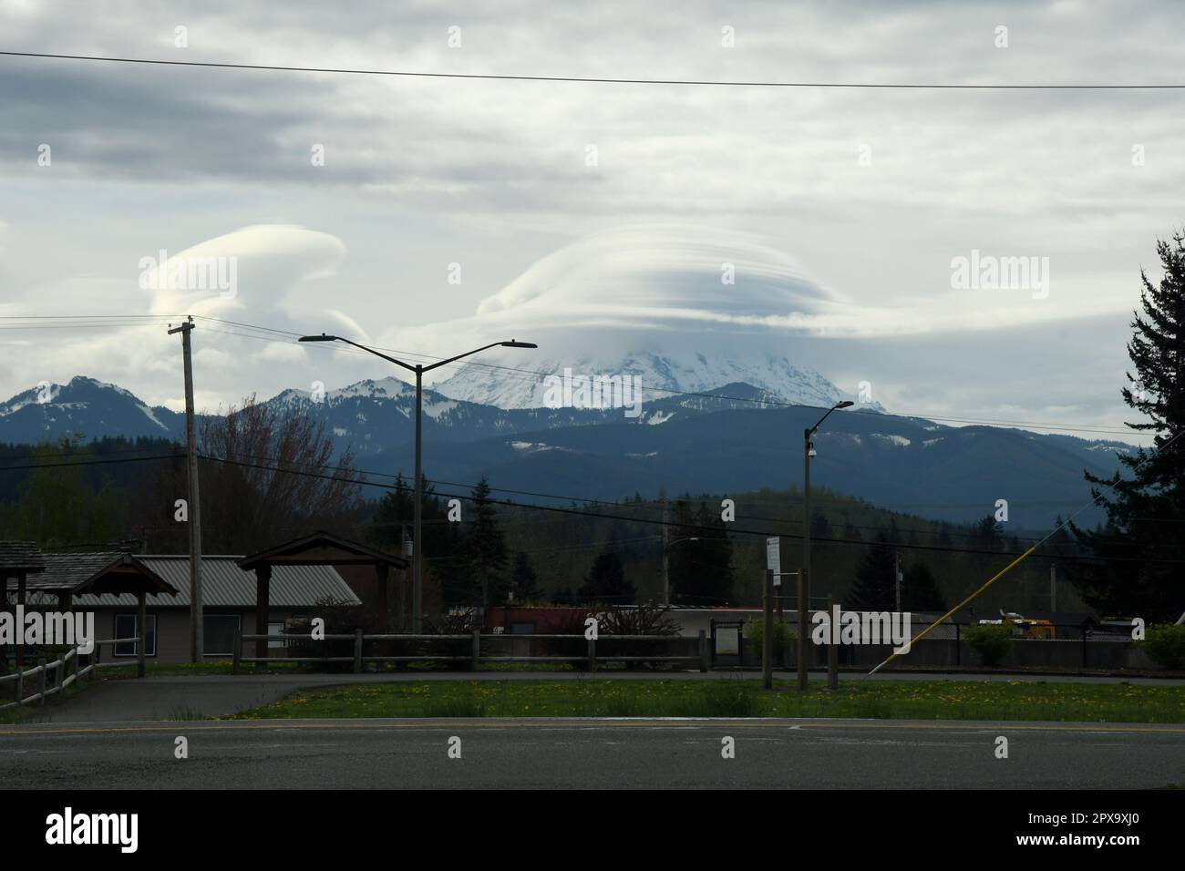 BbUCKELY/WASHINGTON/USA  21.April 2019/ .View of great mount rainer in washington state, view from Buckley washington, usa .(Photo..Francis Dean / Dean Pictures) Stock Photo
