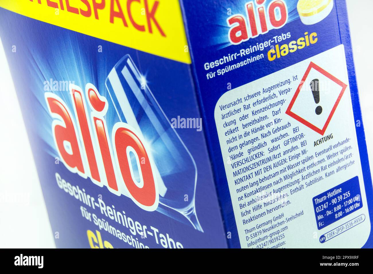 Alio Classic Spülmaschinentabs auf weissem Hintergrund Stock Photo