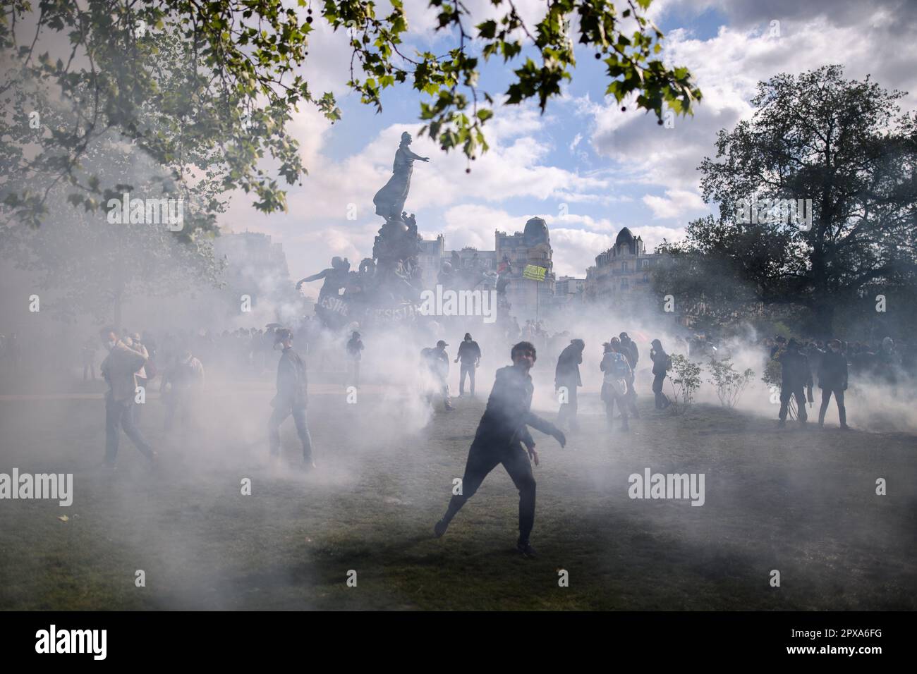 Paris, France. 1st May, 2023. Clash between radical demonstrators and
