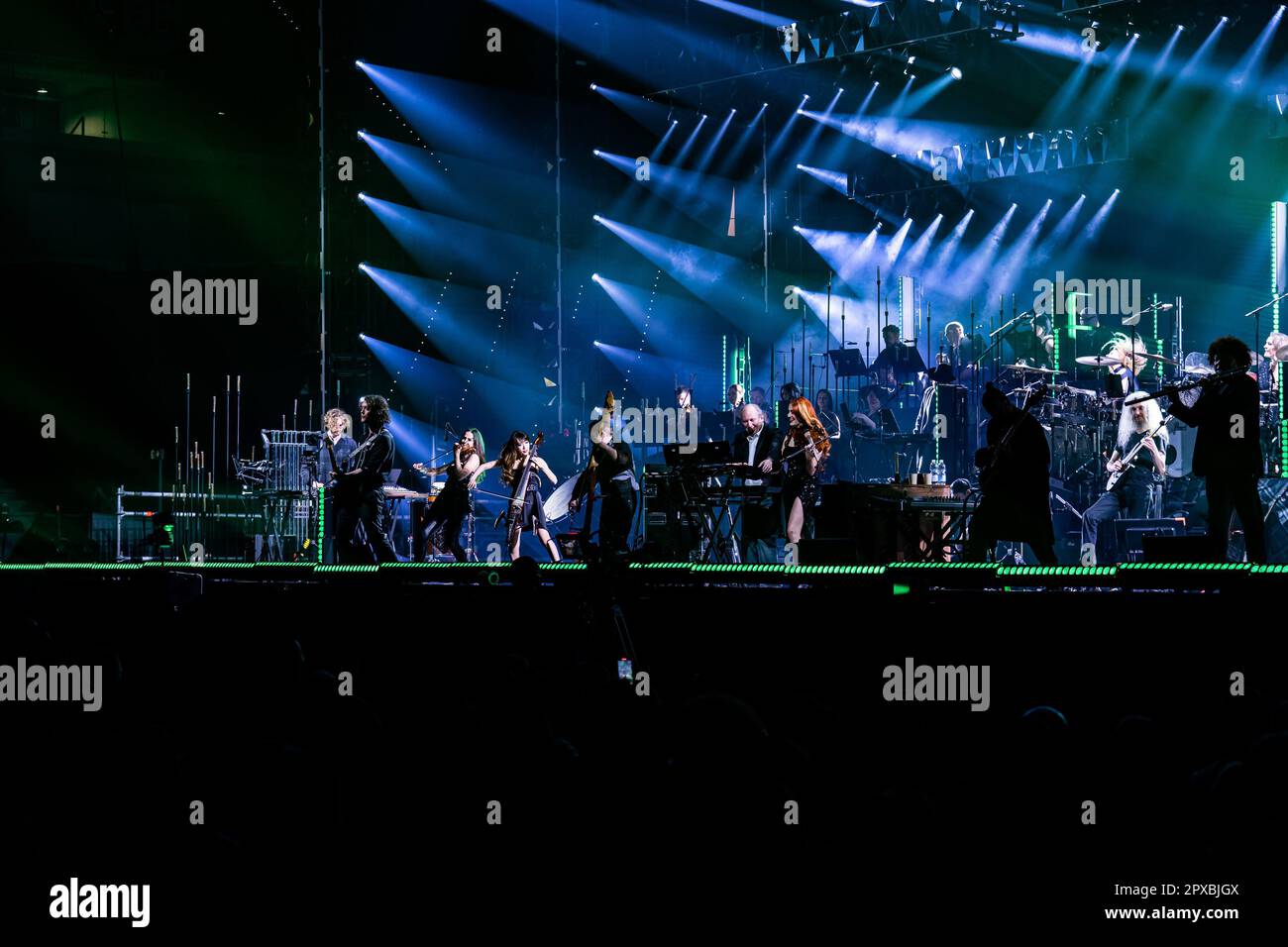Hans zimmer orchestra hi-res stock photography and images - Alamy