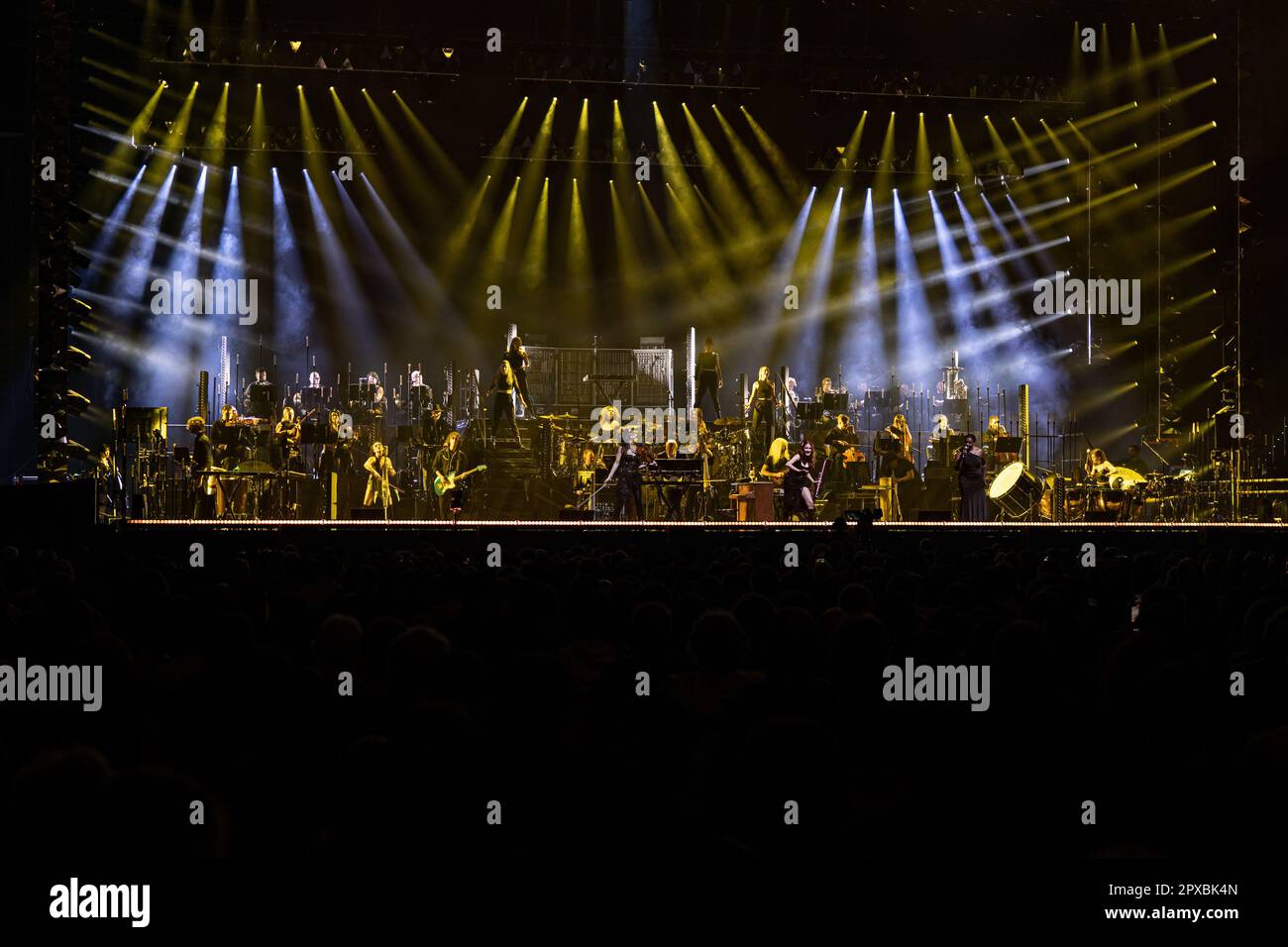 hans-zimmer-orchestra-stock-photo-alamy