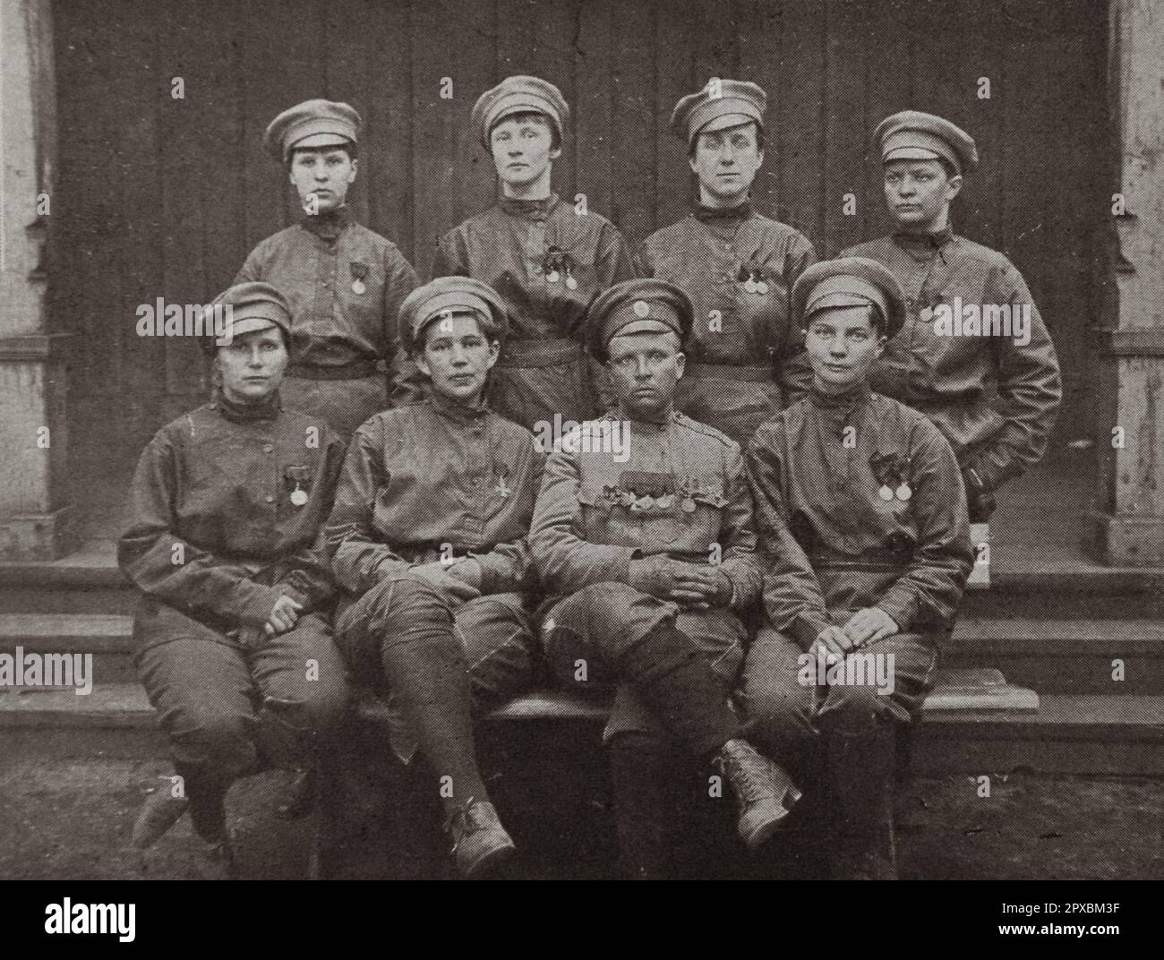 Wolrd War I. The staff of the women's battalion: in the center, Mrs. Botchkareva, her chest covered with decorations; her deputies, graduates of Higher schools, have all been decorated for previous acts of war. 1917 Stock Photo