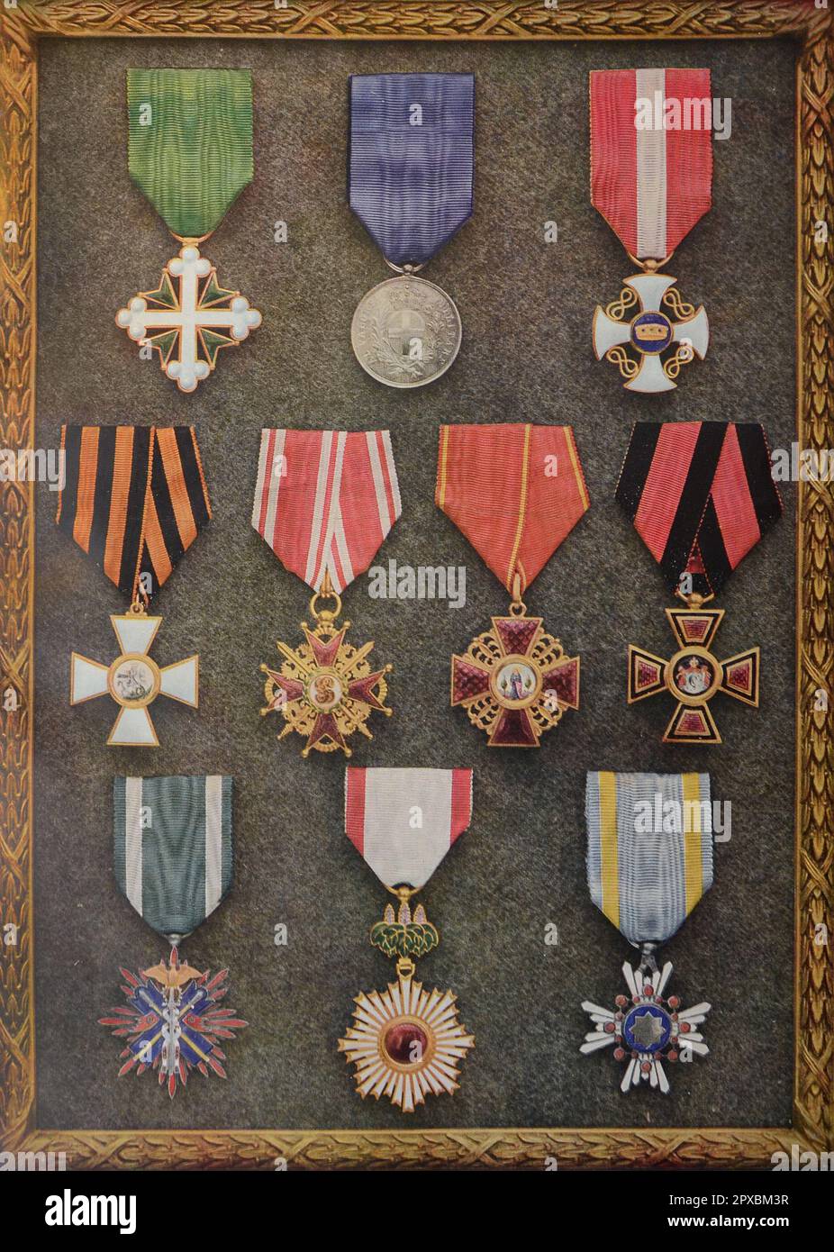 World War I. War decorations. Italy - Russia - Japan From Left to right (at the top), Italy: Order of Saints Maurice and Lazarus; medal of military valor; Order of the Crown of Italy. - (in the middle), Russia: Order of St. George, officiers (the soldiers' medal has the same ribbon); Order of Saint Stanislaus (House of Romanov); Order of Saint Anna; Order of Saint Vladimir, - (bottom), Japan: Order of the Golden Kite; Order of the Rising Sun; Order of the Sacred Treasure Stock Photo