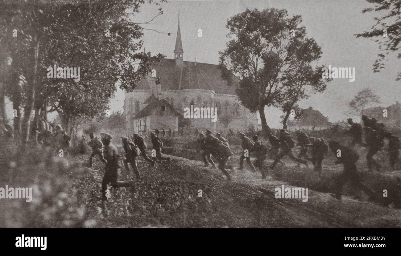 World War I. Panic: Russian soldiers fleeing head over heels through a village after throwing their weapons at the voice of a provocateur shouting that the German cavalry had attacked. Stock Photo