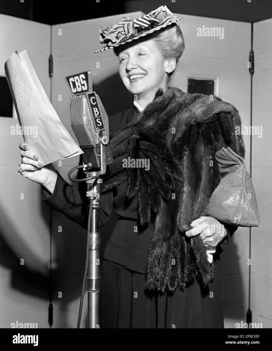 HEDDA HOPPER (1885-1966) American film actress and gossip columnist broadcasting in 1940 Stock Photo
