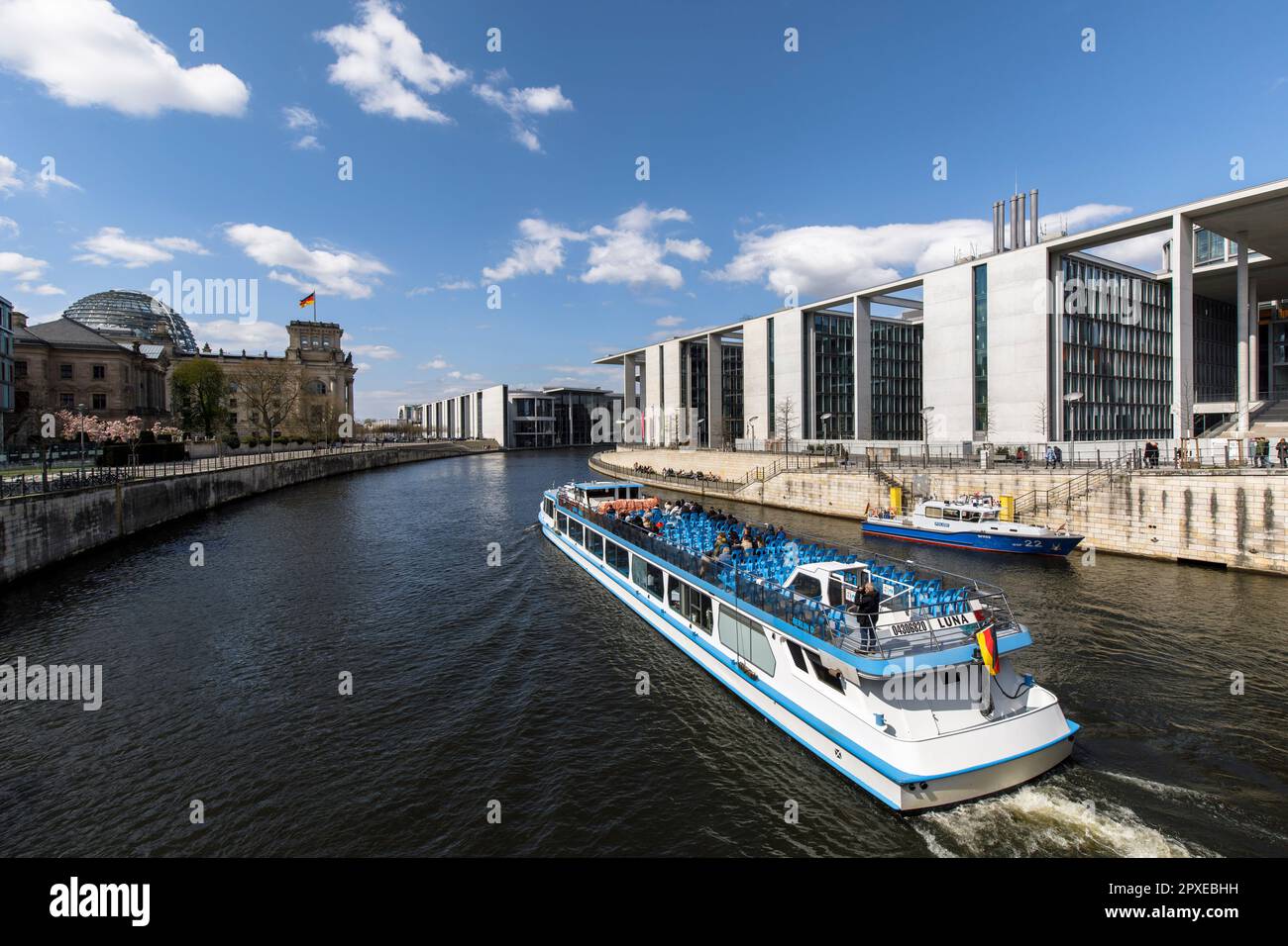 river Spree in the government district, from left: Reichstag building, Paul Loebe building, Marie Elisabeth Lueder building, Berlin, Germany. Spreebog Stock Photo