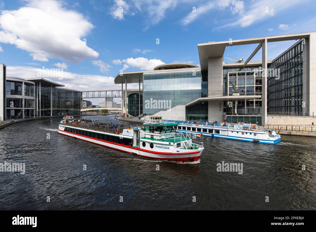 river Spree in the government district, from left: Paul Loebe building, Marie Elisabeth Lueders Bridge, library of the German Bundestag, Berlin, Germa Stock Photo