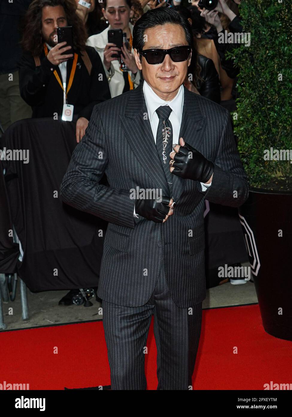 MANHATTAN, NEW YORK CITY, NEW YORK, USA - MAY 01: Ke Huy Quan departs The Mark Hotel for The 2023 Met Gala (2023 Costume Institute Benefit) Celebrating 'Karl Lagerfeld: A Line Of Beauty' at The Mark Hotel on May 1, 2023 in Manhattan, New York City, New York, United States. (Photo by Image Press Agency) Stock Photo