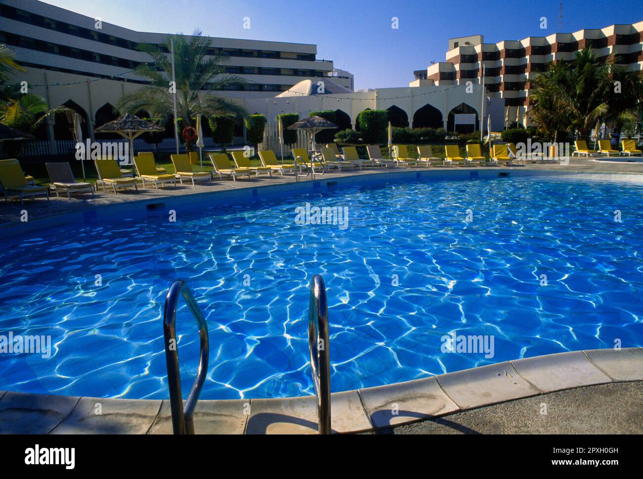Abu Dhabi UAE Swimming Pool Le Meridien Hotel Stock Photo Alamy